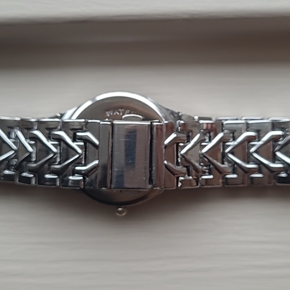 Quartz Watch - Picture 2 of 10